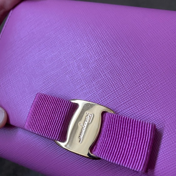 Ferragamo Miss Vara Pink Anemone Bag with Chain - Picture 4 of 5